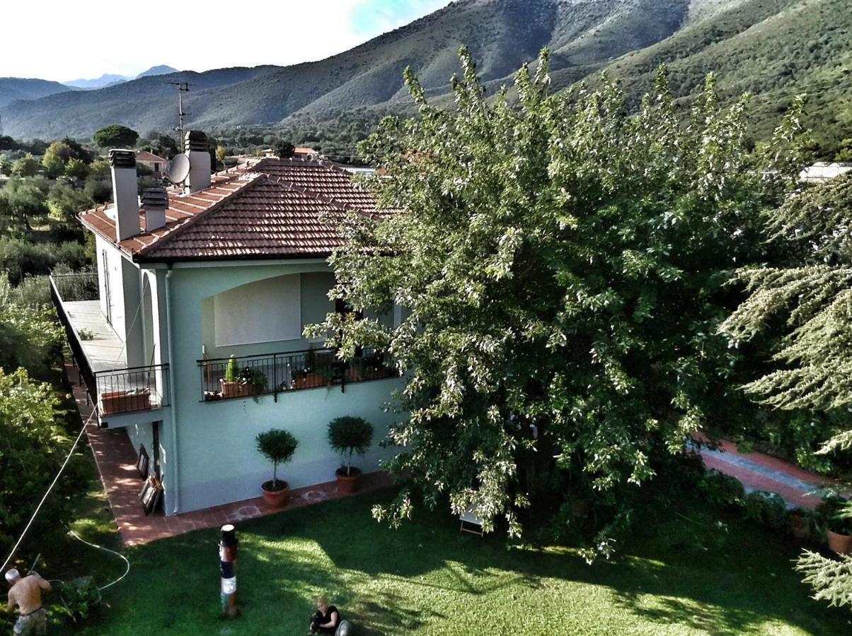Independent Apartment With A Fabulous Patio - Casa Penny Cisano sul Neva Exterior photo